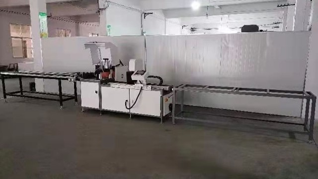 工業(yè)鋁型材自動(dòng)鋸的優(yōu)點(diǎn)有哪些？知道這些優(yōu)點(diǎn)為您節(jié)省很多人工成本！