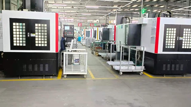 鋁型材加工中心需要哪些設(shè)備？