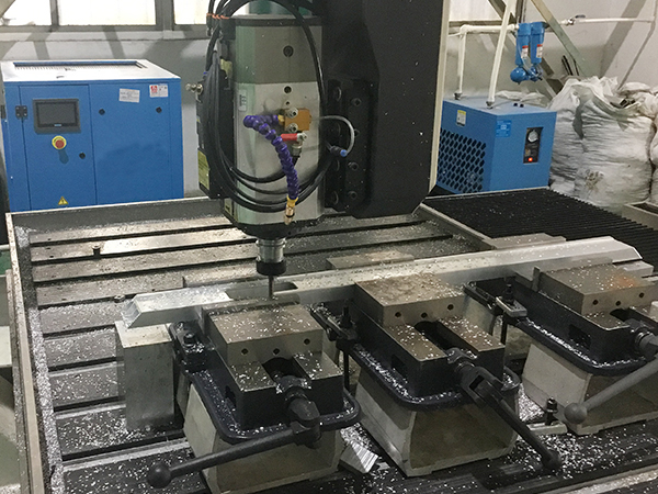 五軸加工中心指的是哪五個軸？-科鼎數(shù)控