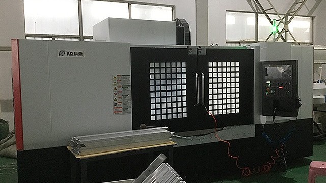 數(shù)控加工中心出現(xiàn)精度偏差該怎么辦？-科鼎數(shù)控